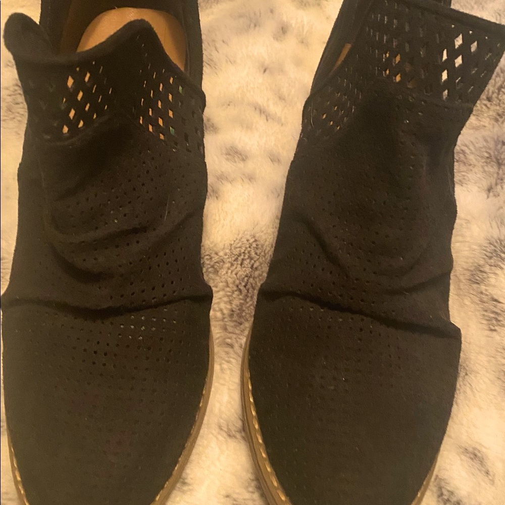 Report booties